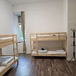 Urban Nomad And In Center Hostal *