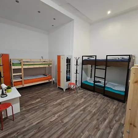 Urban Nomad And In Center Hostal