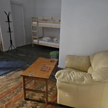 بيت شباب Urban Nomad And In Center *