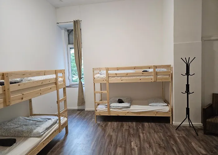 Urban Nomad And In Center Hostel *