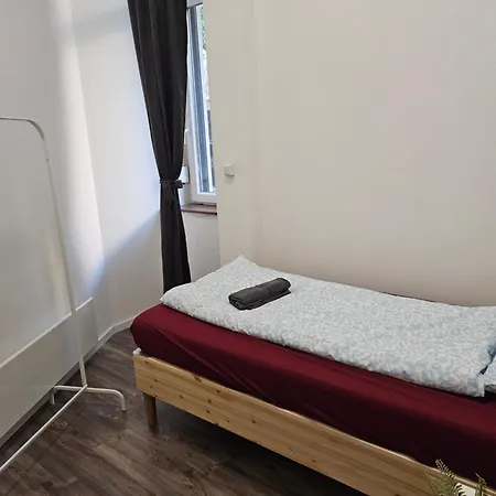 Urban Nomad Rooms And Hostel *