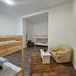 Hostel Urban Nomad And In Center