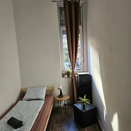 Urban Nomad And In Center Хостел Будапешт