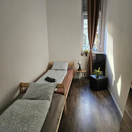 Urban Nomad And In Center Хостел Будапешт