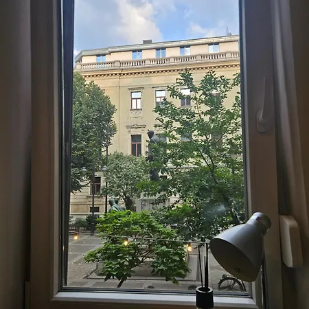 Urban Nomad And In Center Хостел