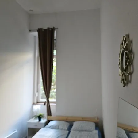 Urban Nomad Rooms And Hostel *