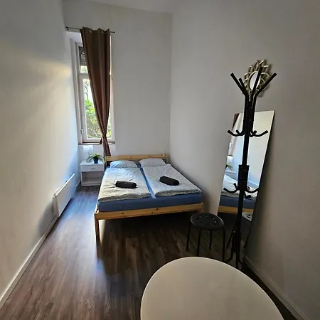 Urban Nomad Rooms And Hostel